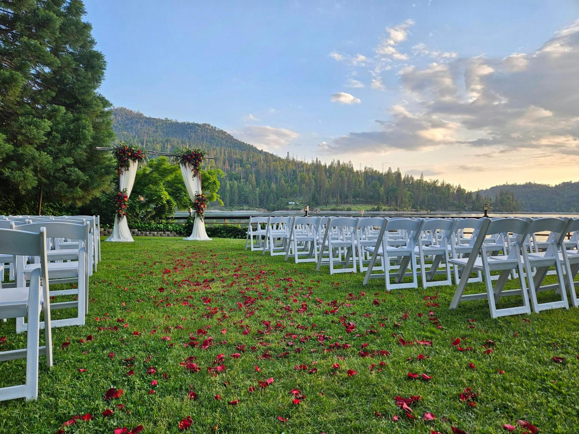 The Pines Resort & Conference Center Bass Lake Bagian luar foto
